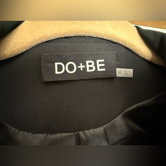 DO+BE black double-breasted blazer with gold buttons, Size Medium - Picture 5 of 9